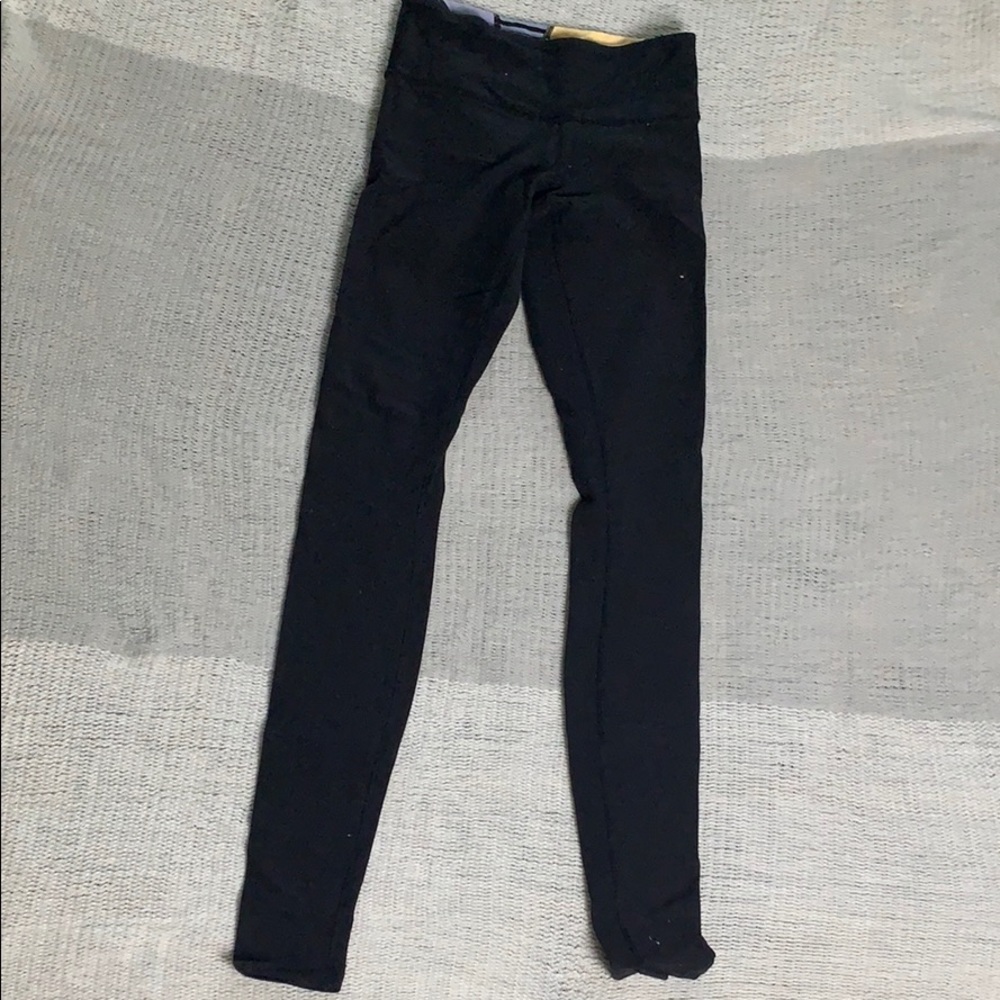 Lululemon black leggings with reversible pattern